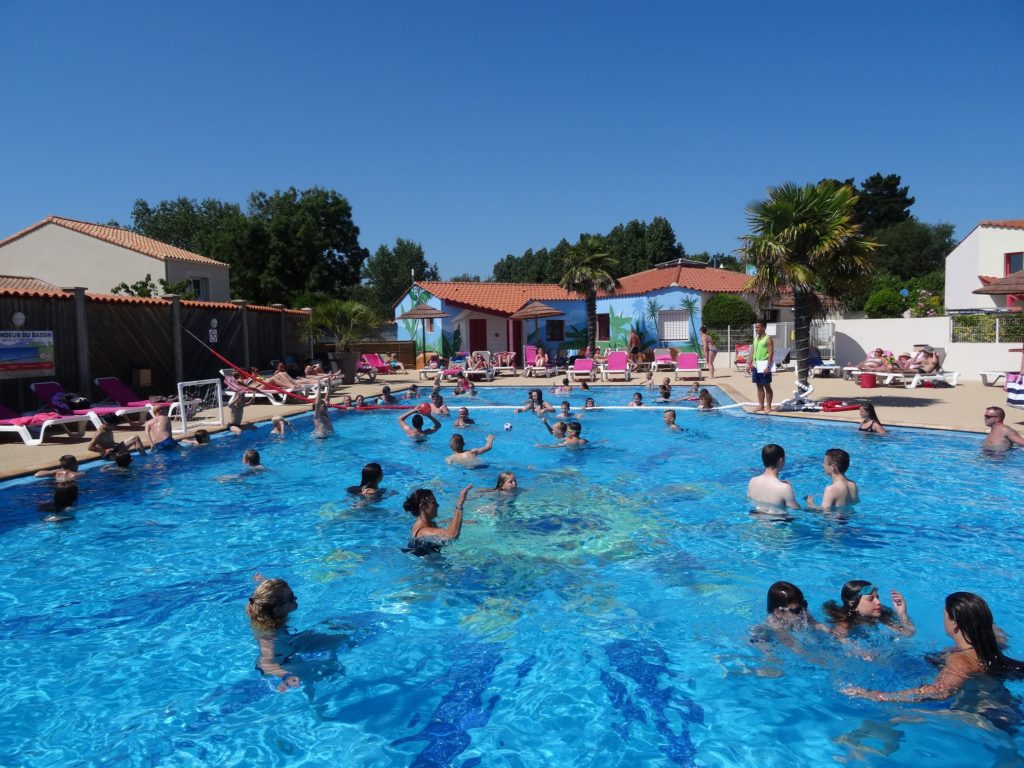 location insolite camping avec piscine