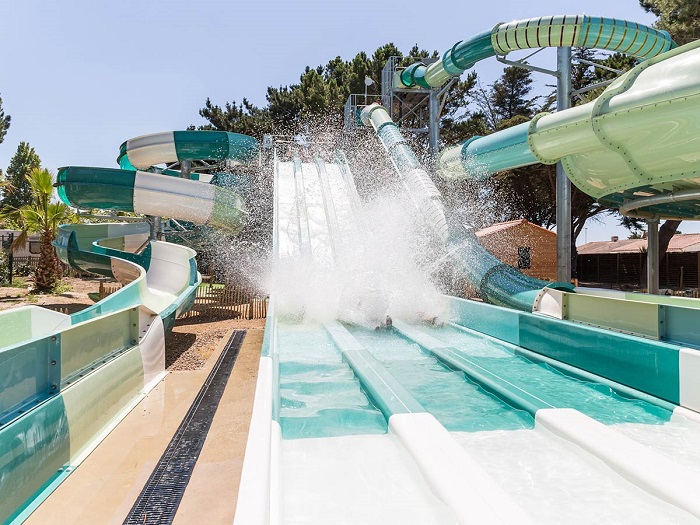 camping de luxe avec toboggans