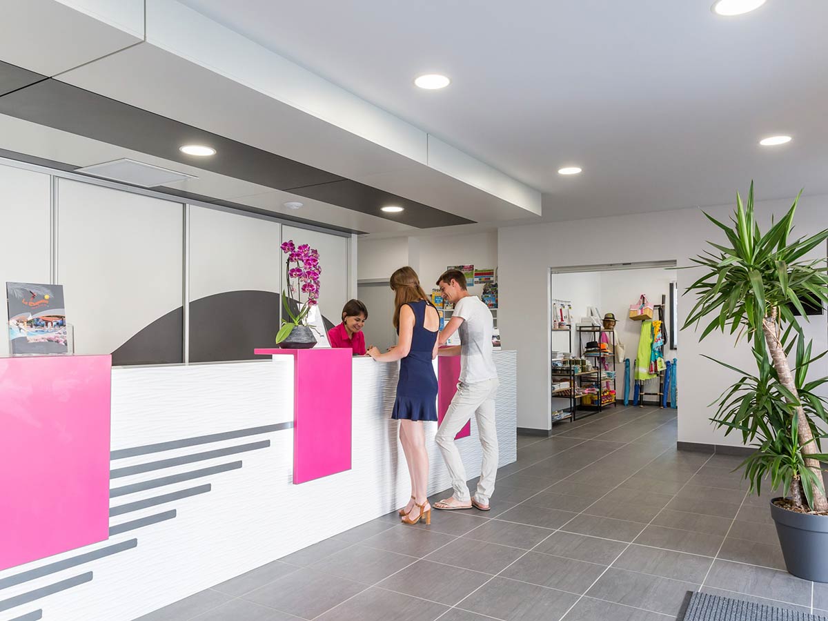 réception du camping 4 étoiles près des sables d'olonne